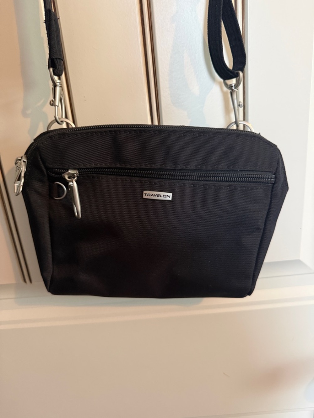 Travelon Like New Black Crossbody Silver Hardware 5 Point Anti Theft Security - Picture 3 of 9